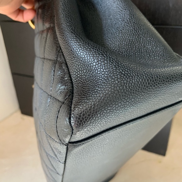 Chanel GST in black caviar with ghw - Picture 3 of 8